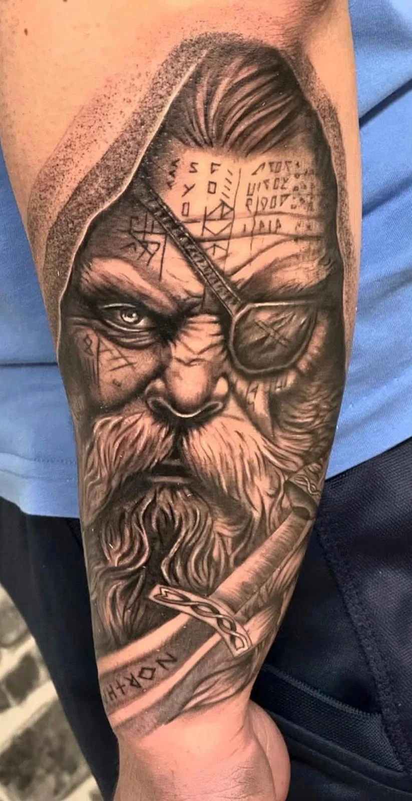 Vikingo: Retrato · Negro y gris